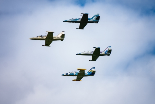 F80 Shooting Stars Formation 2